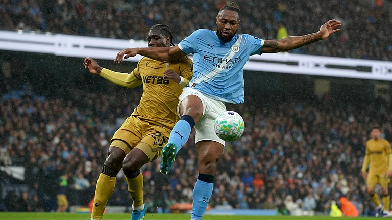 Manchester City's Antoine Semenyo, right, and Crystal Palace's Jaydee Canvot challenge for the ball during the English Premier League soccer match between Manchester City and Crystal Palace in Manchester. - Ian Hodgson