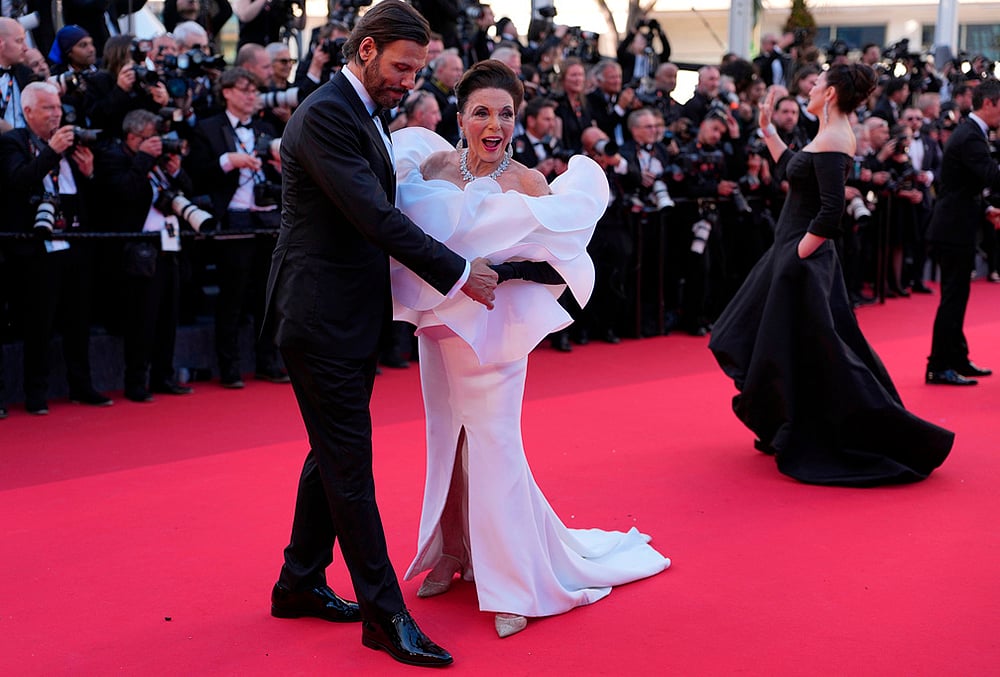 Dramatic red carpet looks
