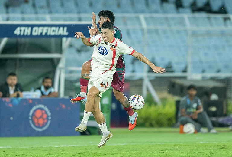 Action from the Indian Super League match between Mohun Began and Inter Kashi at the Salt Lake Stadium in Kolkata. - | Photo courtesy: Indian Super League