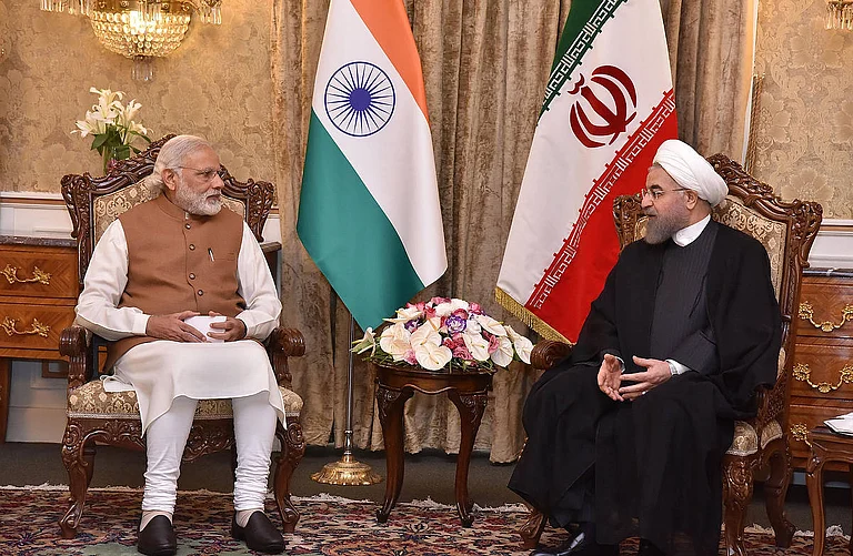 2016 - Tehran, Iran - Indian Prime Minister Narendra Modi with Iranian President Hassan Rouhani during their bilateral meeting in the Jomhouri Building, at Saadabad Palace. - IMAGO