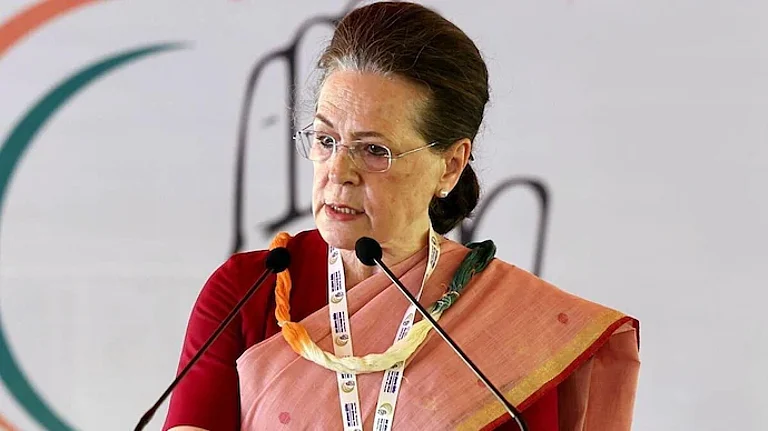 Sonia Gandhi back home after check-up at Gurugram hospital - null