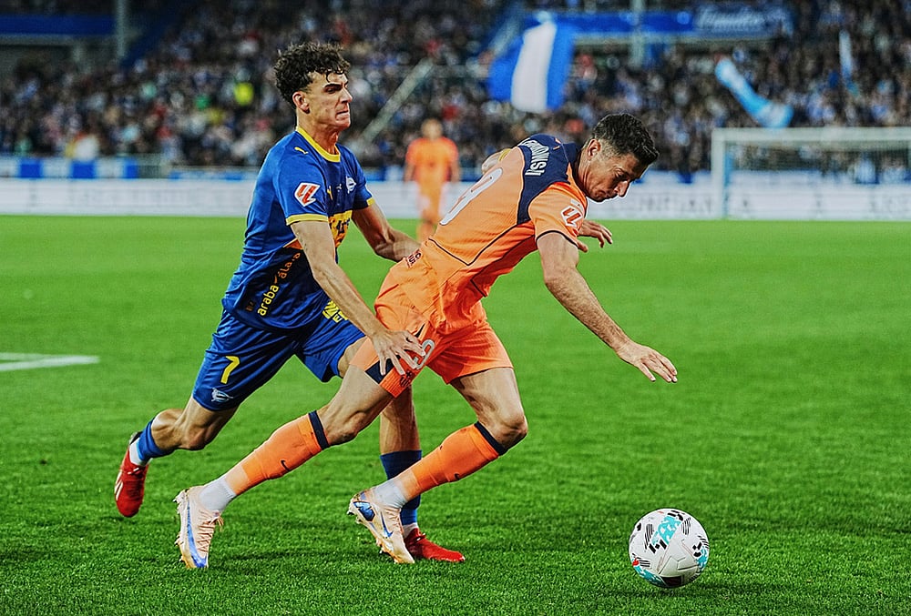 Alaves vs Barcelona spanish La liga soccer-Robert Lewandowski