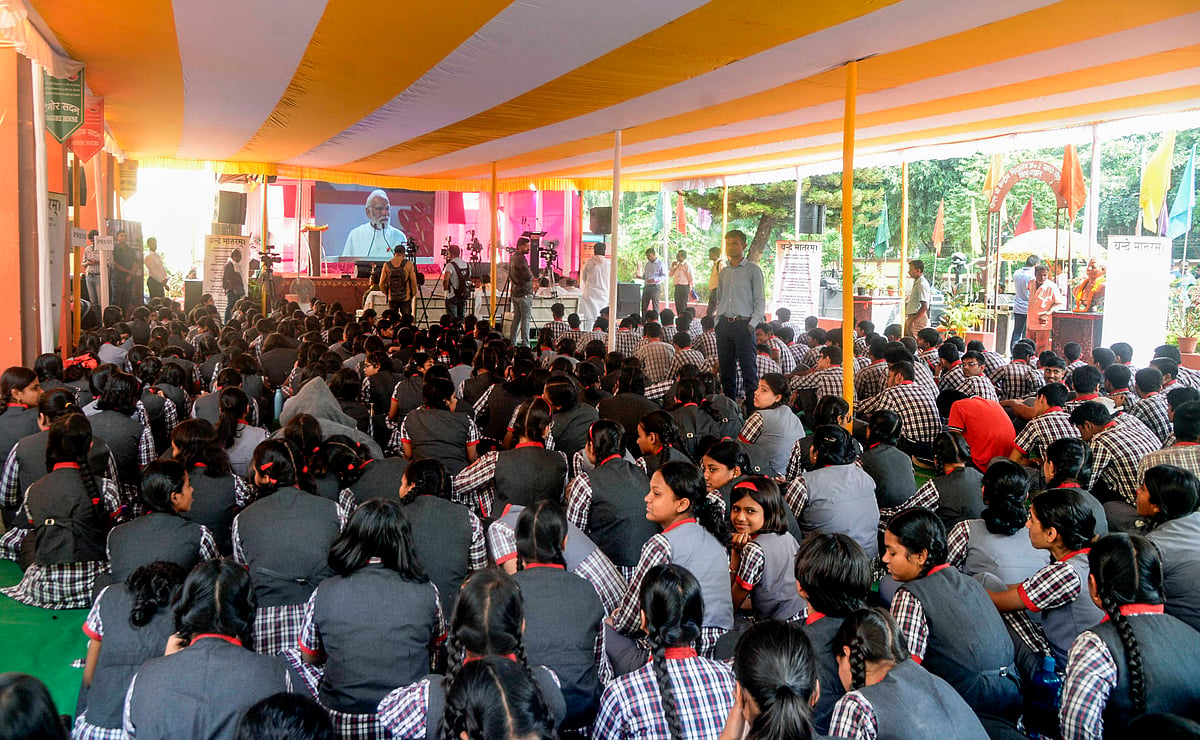 Students of Kendriya Vidyalaya watch Prime Minister Narendra Modi s speech on the occasion of the 150th anniversary of the Vande Mataram song, in Kolkata  - IMAGO