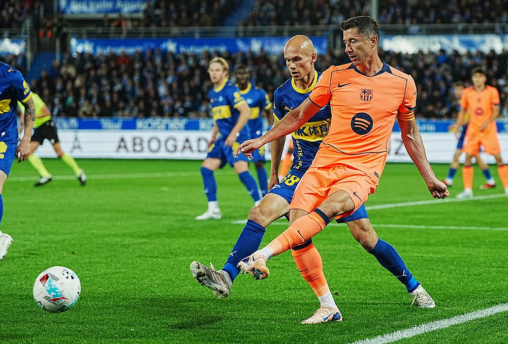 Alaves vs Barcelona spanish La liga soccer-Robert Lewandowski
