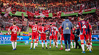 FCBayernEN/X : Bayern Munich footballers greeting their fans after a Bundesliga 2025-26 match. 