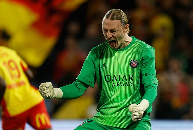 PSG's goalkeeper Matvey Safonov reacts after making a save during the French League One soccer match between Lens and Paris Saint Germain, in Lens, northern France. - | Photo: AP/Jean-Francois Badias
