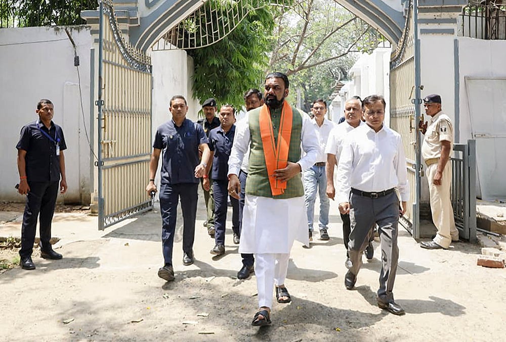 Bihar CM walks to reach CM Secretariat 