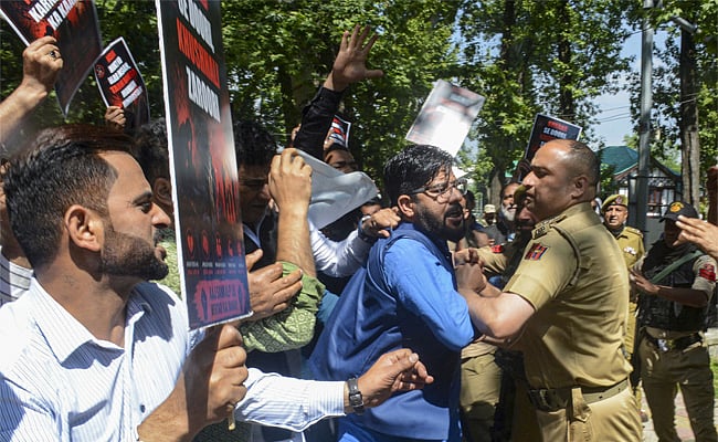 BJP Leaders Detained as Prohibition
Demand Arrives - PTI