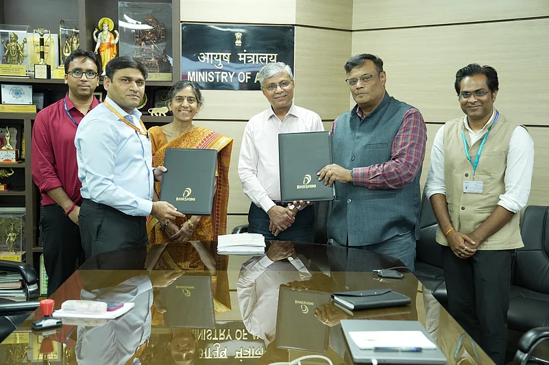 Ayush Ministry and BHASHINI members signing an MoU