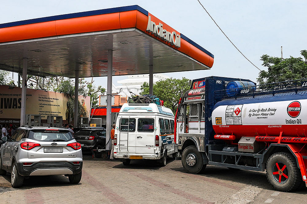 Kharge Accuses Centre Of ‘Looting’ Public After Third Fuel Price Hike In 8 Days - Photo: PTI