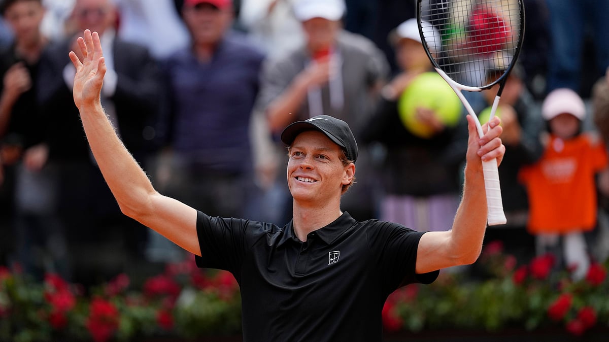 Italy's Jannik Sinner celebrates after winning against Daniil Medvedev of Russia during their semifinal match at the Italian Open tennis tournament in Rome, Saturday, May 16, 2026.  - | Photo: AP/Alessandra Tarantino