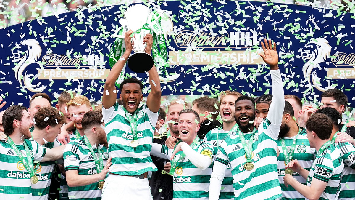 Celtic's Auston Trusty with the Scottish Premier League Trophy following his side's title deciding match against Heart of Midlothian at Celtic Park, in Glasgow, Scotland, Saturday May 16, 2026. - | Photo: AP/Andrew Milligan