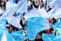 | Photo: AP/Richard Pelham : Manchester City fans cheer prior to the English FA Cup final soccer match between Chelsea and Manchester City in London.