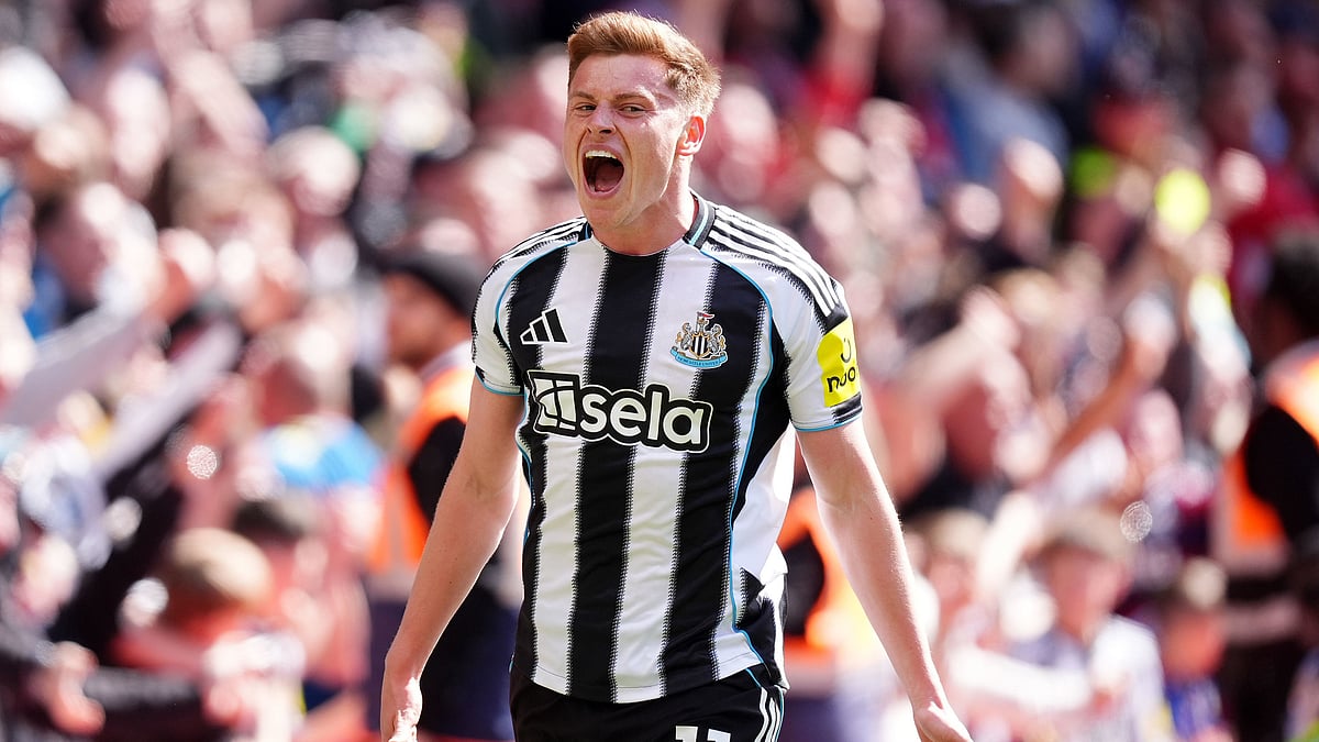 Newcastle United's Harvey Barnes celebrates scoring during the English Premier League soccer match between Nottingham Forest and Newcastle United in Nottingham, England, Sunday May 10, 2026.  - | Photo: AP/Mike Egerton