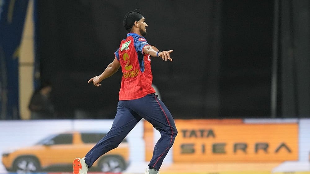 Punjab Kings' Arshdeep Singh, left, celebrates the wicket of Mumbai Indians' Suryakumar Yadav during the Indian Premier League cricket match between Mumbai Indians and Punjab Kings in Mumbai. - | Photo: AP/Rafiq Maqbool