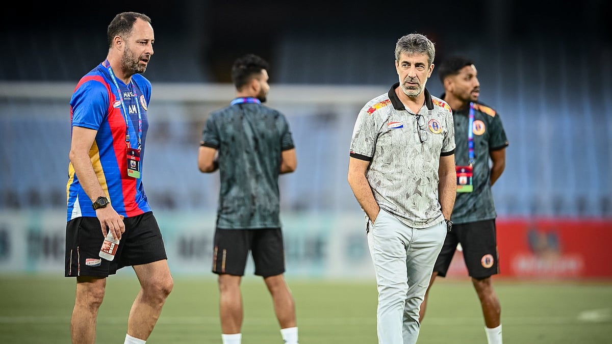 Oscar Bruzon with his assistant ahead of the Mohun Bagan Vs East Bengal, ISL 2025-26 Kolkata Derby match at Salt Lake stadium.  - eastbengal_fc/X