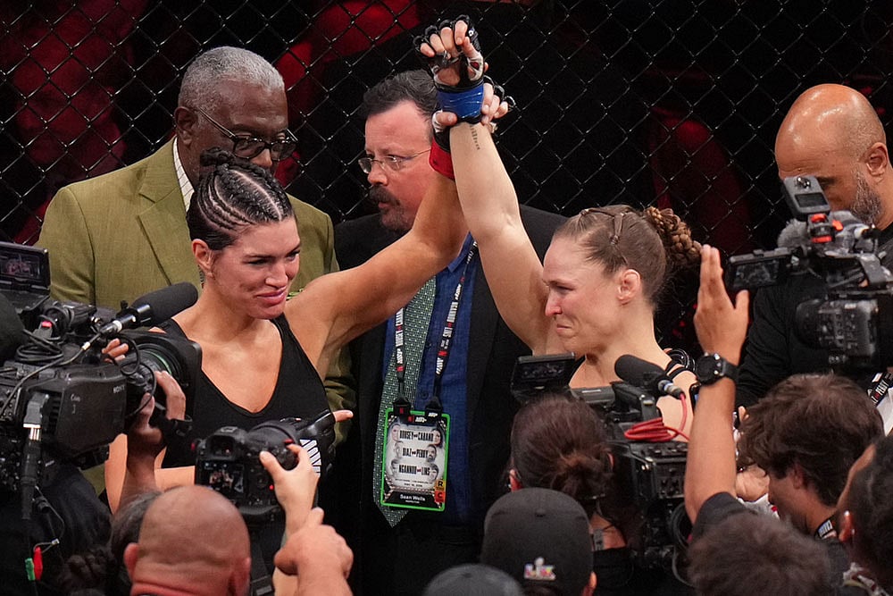Featherweight Mixed Martial Arts: Gina Carano vs Ronda Rousey 