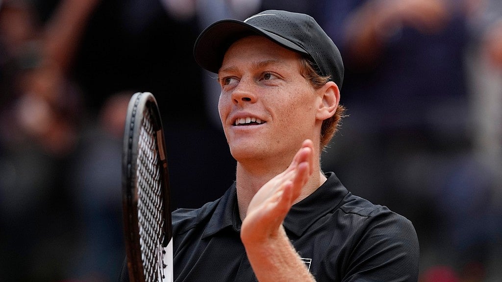 Italy's Jannik Sinner celebrates after winning against Daniil Medvedev of Russia during their semi-final match at the Italian Open tennis tournament in Rome. - Photo: AP/Alessandra Tarantino