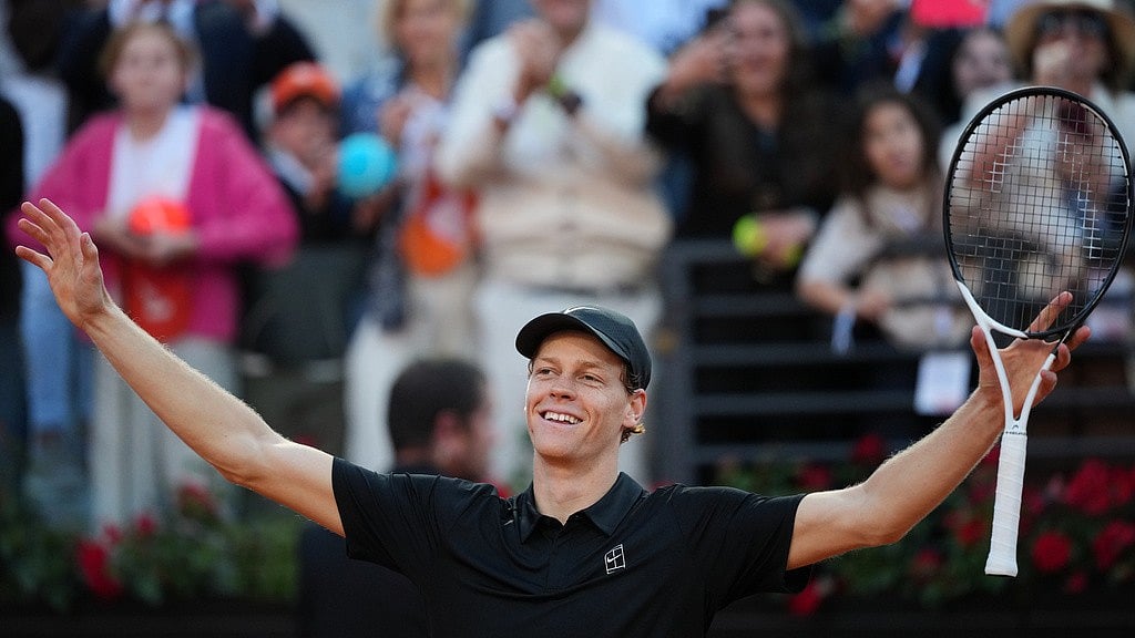 Jannik Sinner of Italy celebrates after defeating Casper Ruud of Norway in the final of the Italian Open tennis tournament, in Rome. - Photo: AP/Andrew Medichini