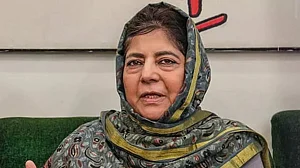 PTI : Mehbooba Mufti Backs RSS Leader Hosabale
