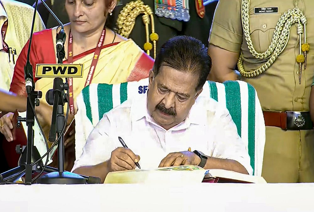 Kerala govt swearing-in Ramesh Chennithala 