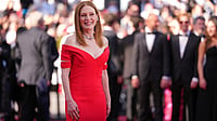 AP Photo/Andreea Alexandru : Julianne Moore poses for photographers upon arrival at the premiere of the film 'Garance' at the 79th international film festival, Cannes, southern France, Sunday, May 17, 2026. 