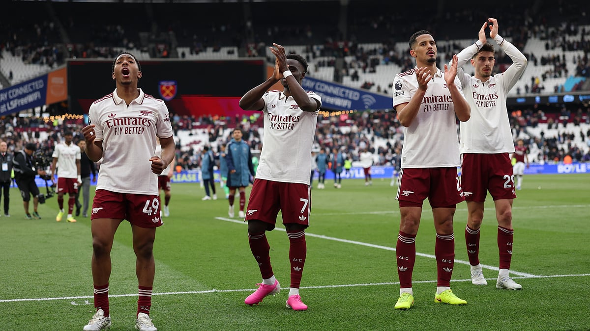 Arcenal players celebrate after the Premier League soccer match between West Ham and Arsenal in London, Sunday, May 10, 2026.  - | Photo: AP/Ian Walton