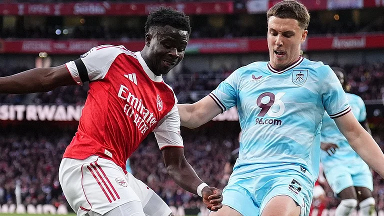 Arsenal and Burnley footballers fight for possession in Premier League 2025-26. - BurnleyOfficial/X