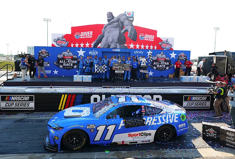 nascar-all-star-auto-race-dover-motor-speedway-Denny Hamlin celebrates in Victory Lane