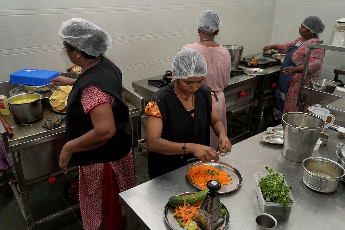 We are happy now—except that we don’t have citizenship,” was the common refrain. “Earlier, we used to do other jobs like tailoring. Now, we can work together like a family,” they say. There are approximately one lakh Sri Lankan refugees in Tamil Nadu.  - SURESH K PANDEY