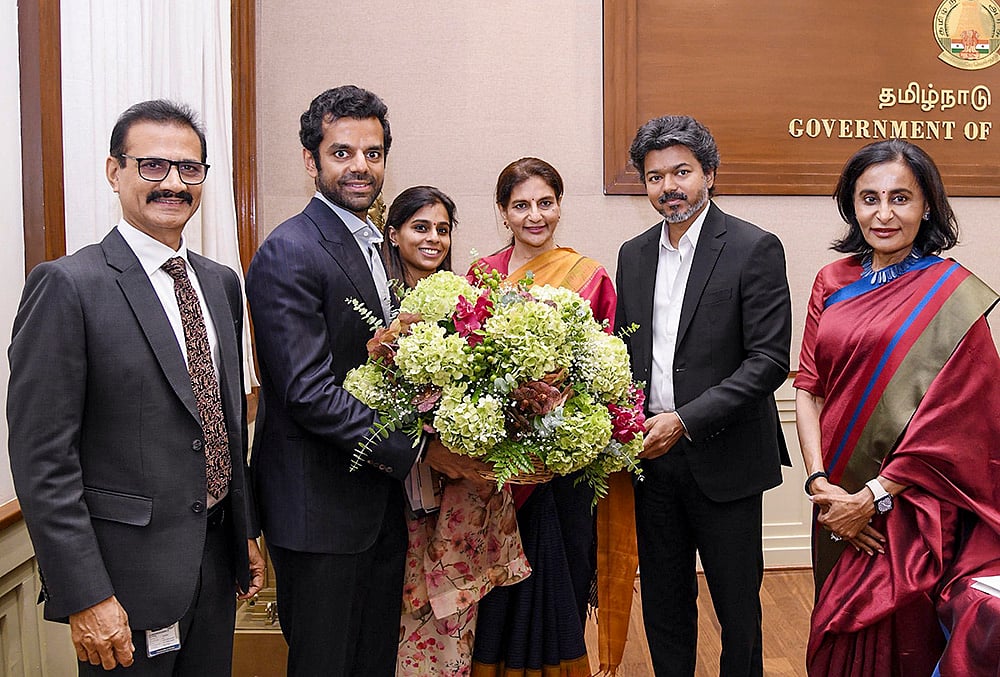 TN CM meets executives of Apollo Hospital