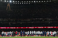 Arsenal 1-0 Burnley Premier League 2025-26: Kai Havertz's Goal Takes Gunners One Step Away From Title | Photo: AP/Kirsty Wigglesworth : Arsenal players gather in the circle after a Premier League soccer match between Arsenal and Burnley in London.