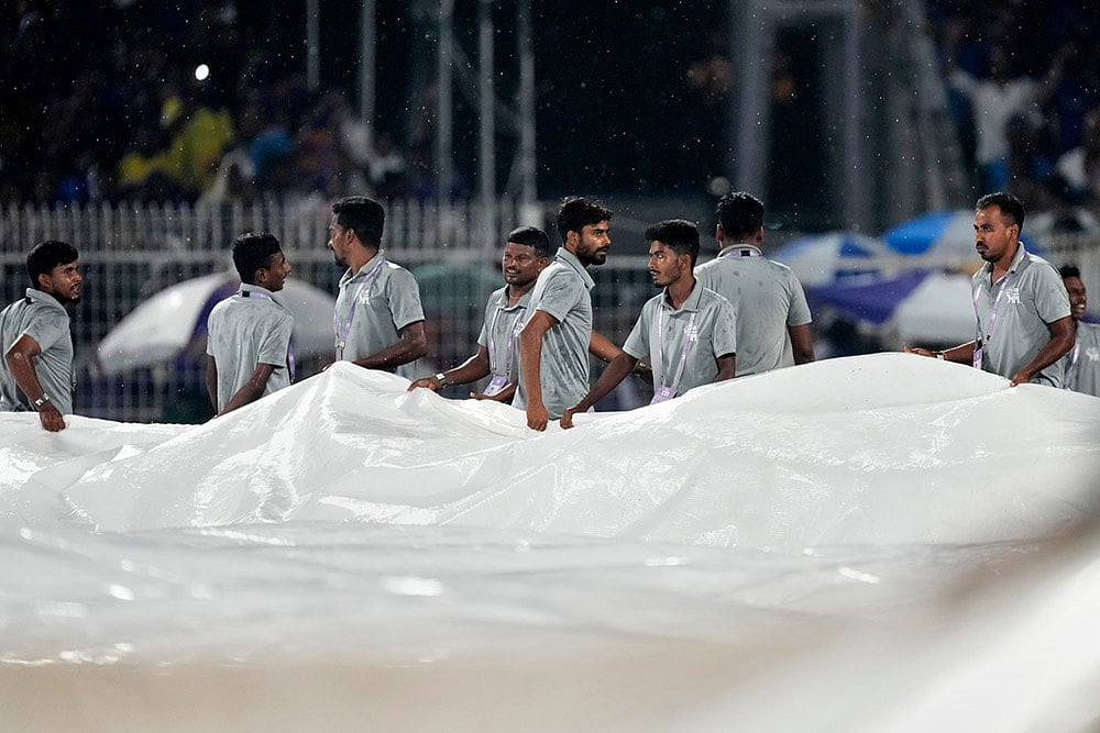 IPL KKR vs MI Match delayed by rain