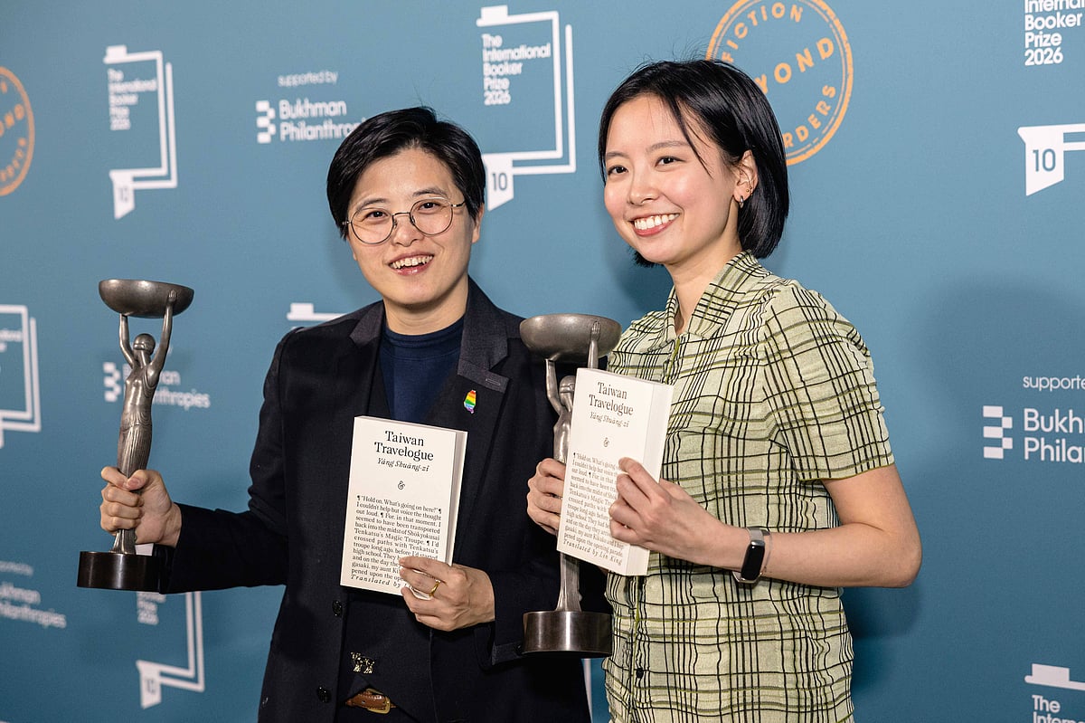 Winners of the International Booker Prize 2026 Author Yang Shuang-zi (L) and translator Lin King pose with the trophies during the award ceremony at Tate Modern in London, United Kingdom on May 19, 2026. The International Booker Prize is awarded annually for the finest single work of fiction from around the world which has been translated into English and published in the UK and Ireland. - IMAGO
