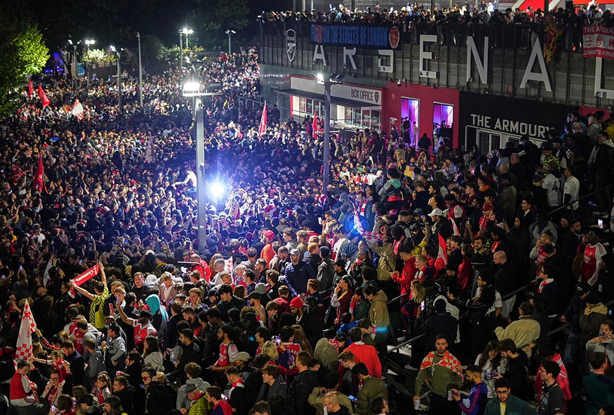 arsenal-premier-league-champions-2025-26-gunners-fans-hit-london-streets-1