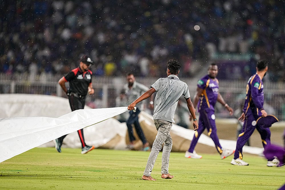 IPL MI vs KKR Match delayed by rain