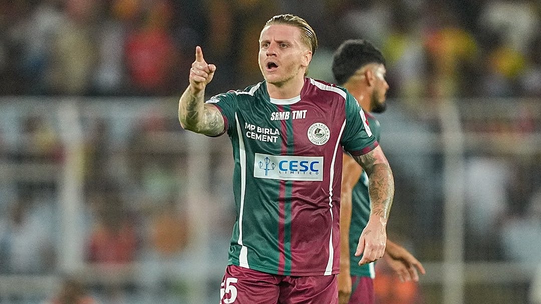 Jason Cummings celebrating after scoring a goal during Mohun Bagan vs East Bengal ISL 2025-26 match.  - mohunbagansg/X