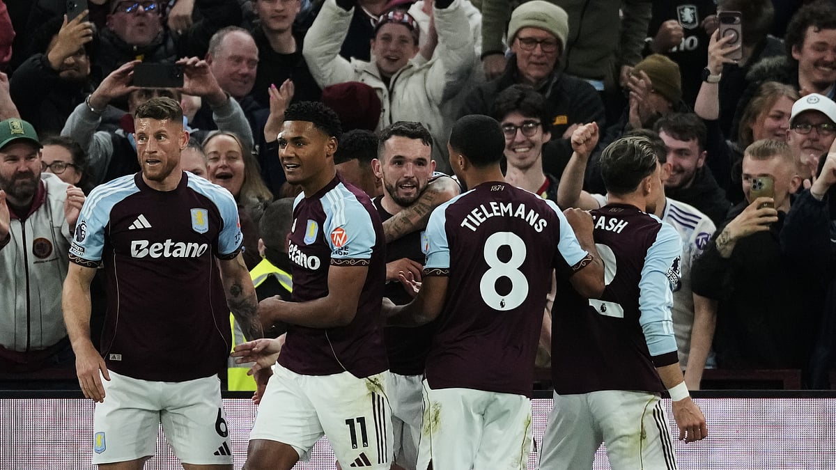 Aston Villa's John McGinn celebrates with teammates after scoring his side's fourth goal during the English Premier League soccer match between Aston Villa and Liverpool in Birmingham, England, Friday, May 15, 2026.  - | Photo: AP/Dave Shopland
