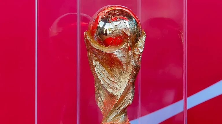 The World Cup trophy on display during the FIFA World Cup Trophy Tour outside Truist Park before the Atlanta Braves host the Chicago Cubs in a baseball game, in Atlanta. Eight FIFA World Cup soccer matches will be played in Atlanta. - | Photo: AP/Erik S. Lesser