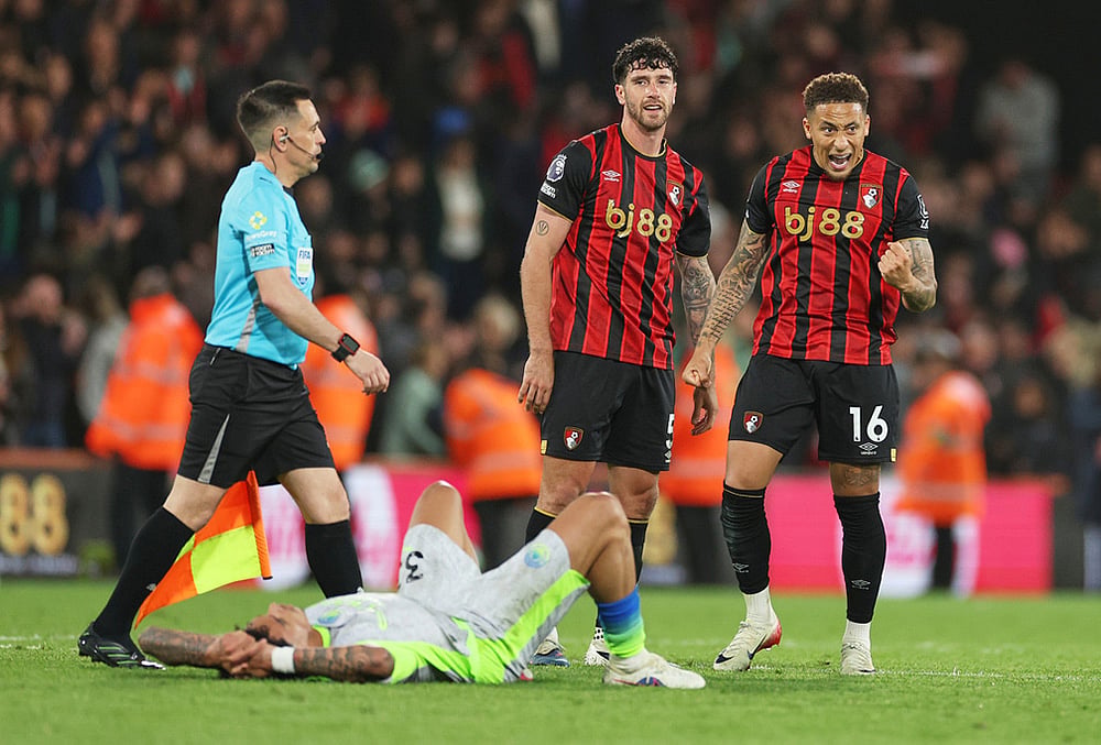 Manchester City's Nico O'Reilly lies on the pitch as Bournemouth's Marcus Tavernier, right, and Bournemouth's Marcos Senesi react after the English Premier League soccer match between AFC Bournemouth and Manchester City in Bournemouth, England. - | Photo: AP/Ian Walton