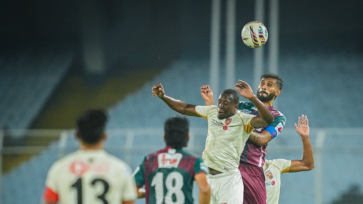 Mohun Bagan and SC Delhi players battling for the ball in ISL 2025-26.  - mohunbagansg/X