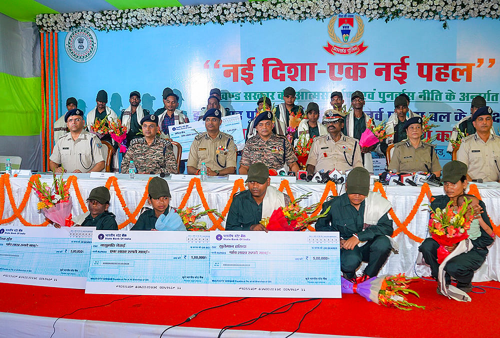27 Maoists surrender before police in Ranchi