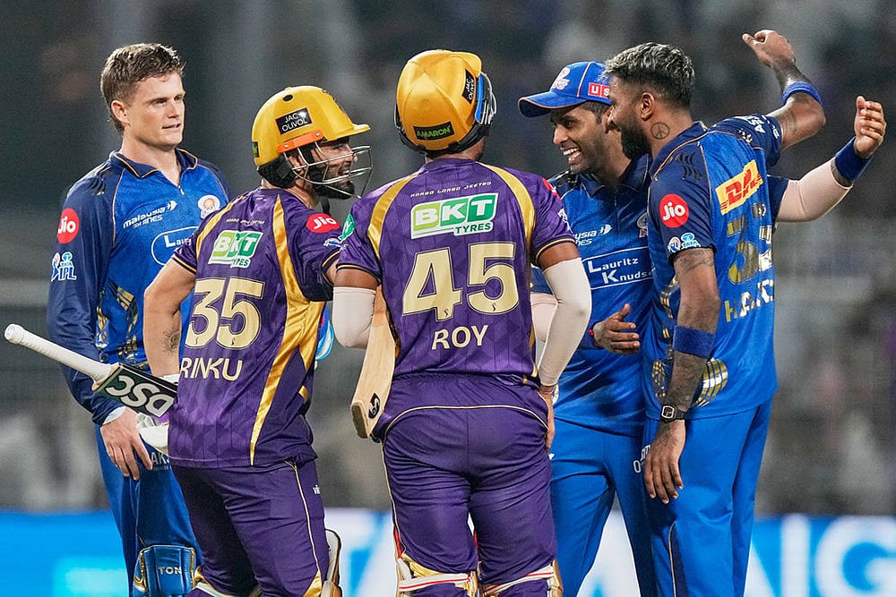 Photo: AP/Bikas Das : Mumbai Indians' captain Hardik Pandya, right, and Suryakumar Yadav congratulate Kolkata Knight Riders' Rinku Singh and Anukul Roy after winning the Indian Premier League cricket match between Kolkata Knight Riders and Mumbai Indians, in Kolkata, India.