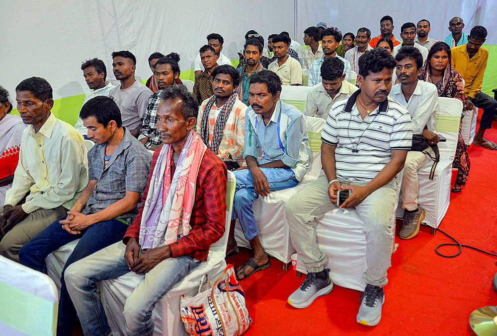 Maoists surrender before police in Ranchi