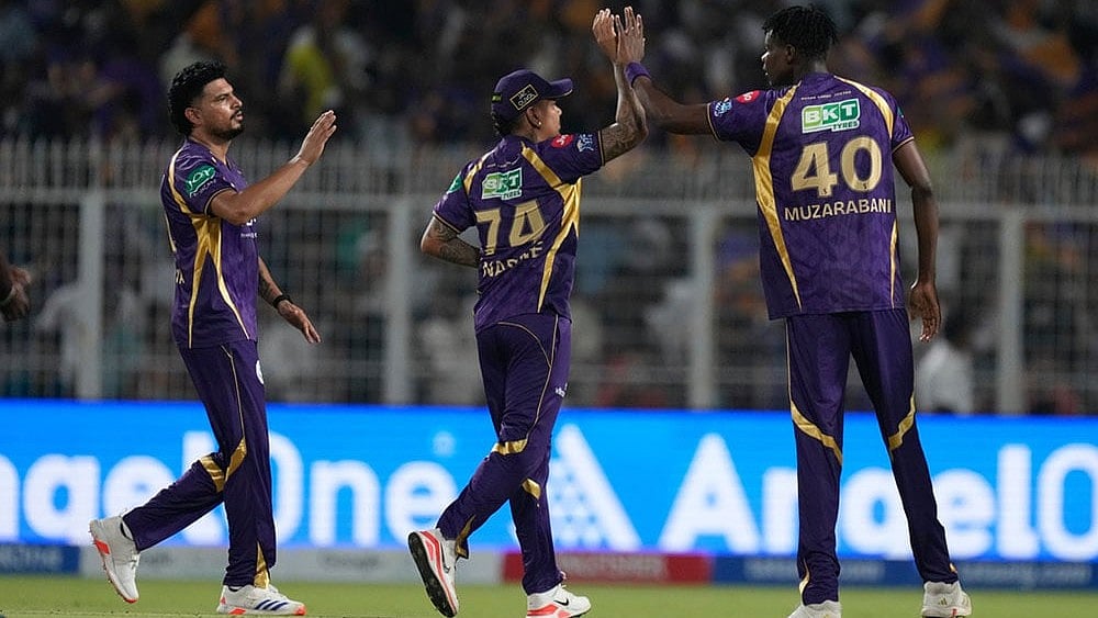 Kolkata Knight Riders' Blessing Muzarabani, right, celebrates with teammates the wicket of Sunrisers Hyderabad's captain Ishan Kishan during the Indian Premier League cricket match between Kolkata Knight Riders and Sunrisers Hyderabad in Kolkata, India. - | Photo: AP/Bikas Das