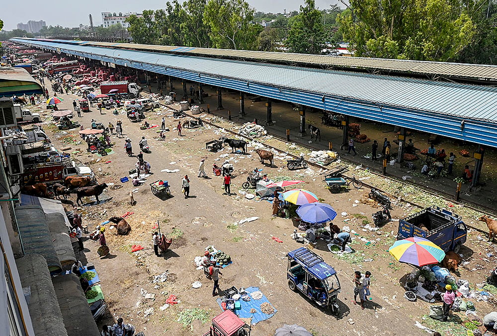 Transport and taxi unions on second day of three-day strike