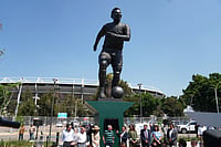 Pele Statue Unveiled In Guadalajara As Mexican City Prepares For FIFA World Cup 2026 | Photo: AP/Refugio Ruiz : A statue of Brazilian soccer player Pele stands after its unveiling outside Jalisco Stadium in Guadalajara, Mexico.