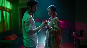 YouTube : Chand Mera Dil Review