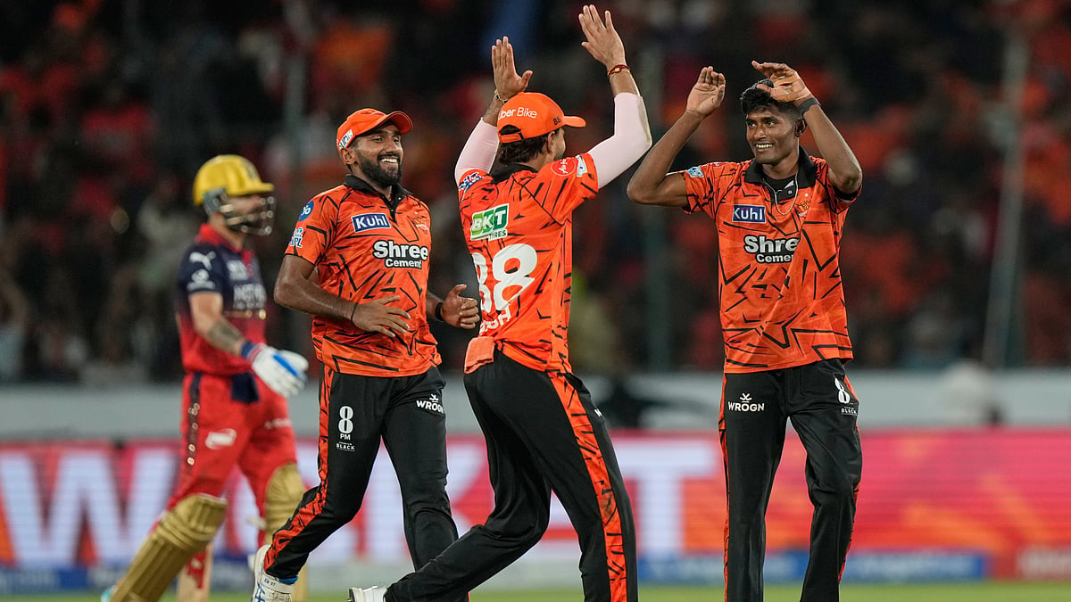 Sunrisers Hyderabad's Sakib Hussain, centre, celebrates the wicket of Royal Challengers Bengaluru's Virat Kohli during the Indian Premier League cricket match between Sunrisers Hyderabad and Royal Challengers Bengaluru in Hyderabad, India, Friday, May 22, 2026 - (AP Photo/Mahesh Kumar A.)