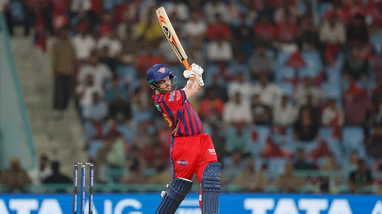 Josh Inglis starts on a positive note as he slams four boundaries to Arshdeep Singh in the first over. - X/IPL